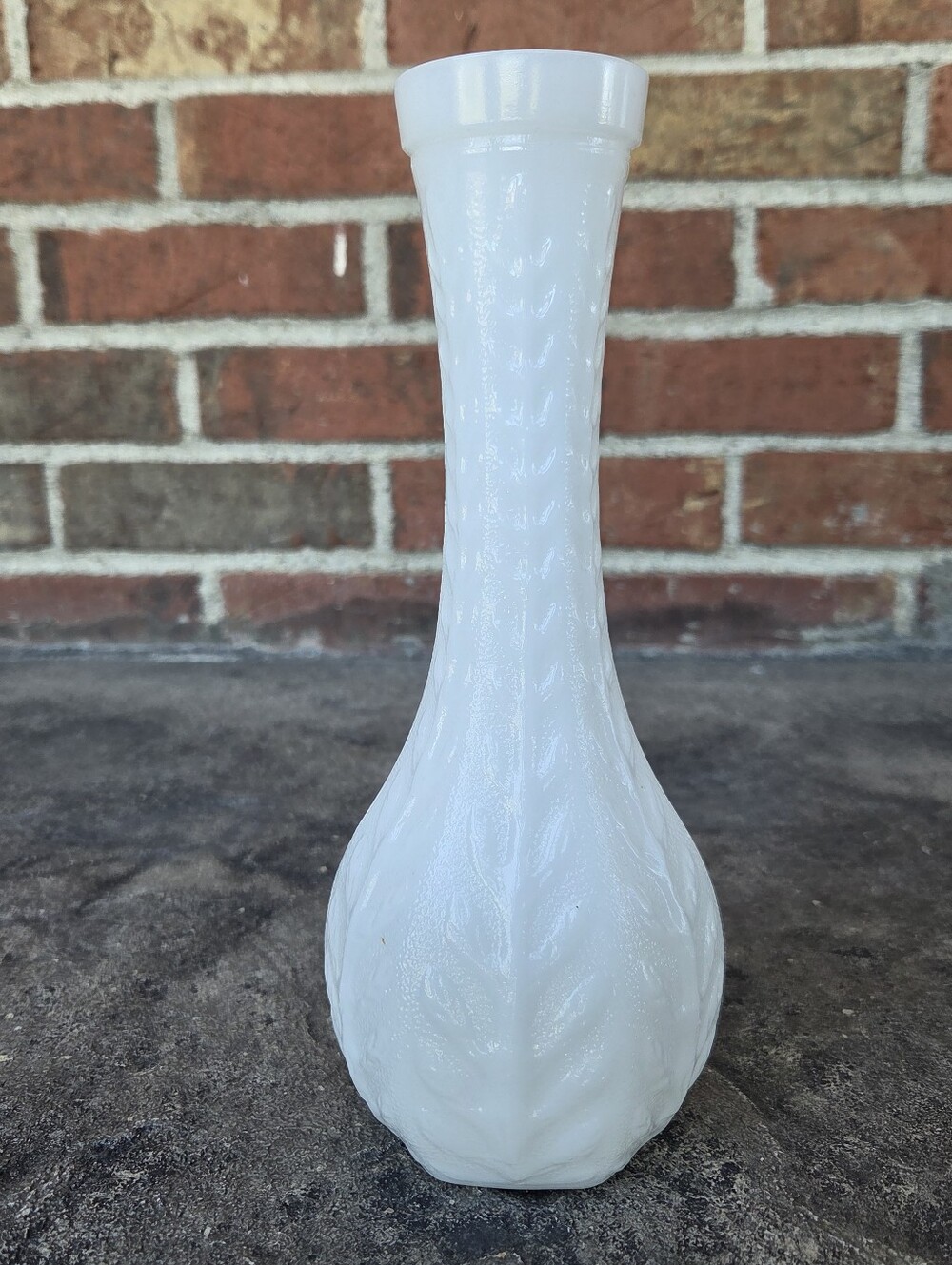 VintageWhite Milk Glass Bud Vase FTD 1981 - Classic Home Accent - Picture 2 of 6